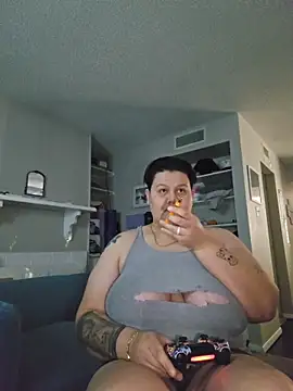 Snapshot of DevilDahm chatting on November 2025 11:15:01 PM DevilDahm online show from November 2025 11:15:01 PM