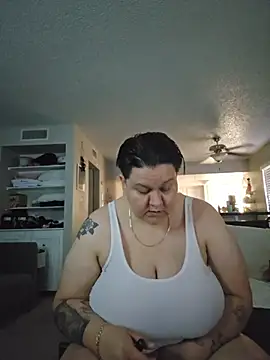 Snapshot of DevilDahm chatting on December 2025 11:32:02 PM DevilDahm online show from December 2025 11:32:02 PM