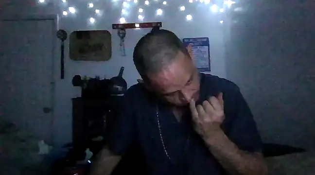 Snapshot of Buffshagswell chatting on March 2025 08:21:01 PM Buffshagswell online show from March 2025 08:21:01 PM