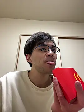 Snapshot of ryusei18570 chatting on February 2025 12:22:01 PM ryusei18570 online show from February 2025 12:22:01 PM