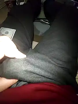 Snapshot of reelciii21 chatting on December 2024 09:15:02 PM reelciii21 online show from December 2024 09:15:02 PM