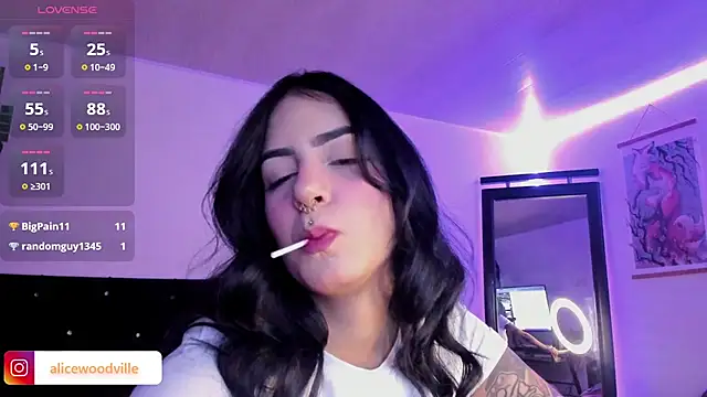 Snapshot of Alice_woodville chatting on January 2025 10:29:02 PM Alice woodville online show from January 2025 10:29:02 PM