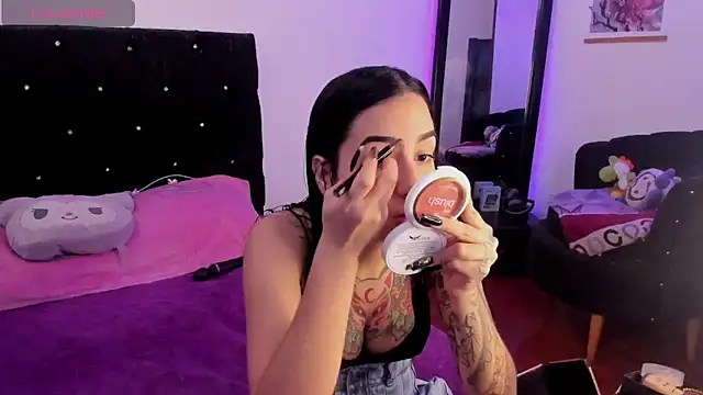 Snapshot of Alice_woodville chatting on January 2025 05:28:01 PM Alice woodville online show from January 2025 05:28:01 PM