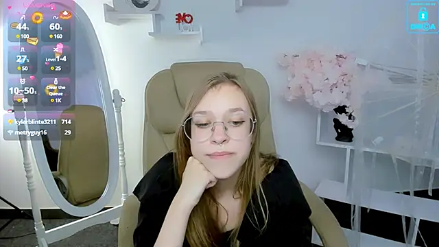 LayriantaVee online show from February 2025 10:03:02 AM