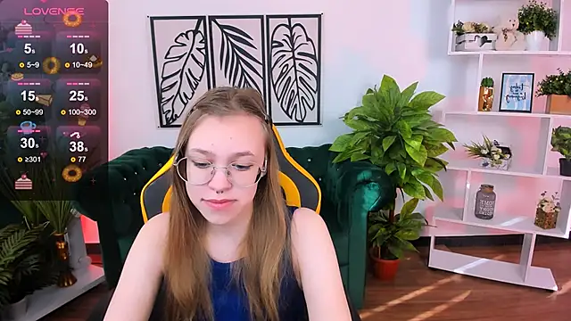 LayriantaVee online show from March 2025 06:57:02 AM