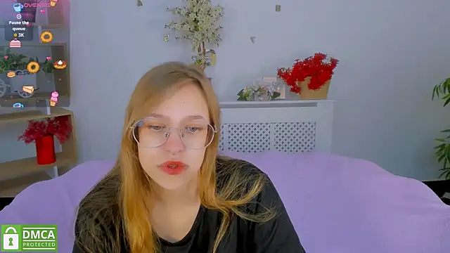 LayriantaVee online show from September 2025 06:02:02 AM