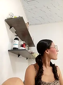 Ary-18 online show from October 2025 01:42:02 PM