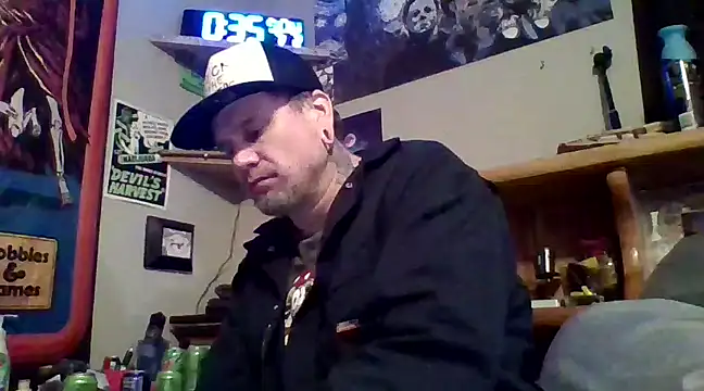 Snapshot of clitstitsandbongrips chatting on March 2025 12:11:01 PM clitstitsandbongrips online show from March 2025 12:11:01 PM