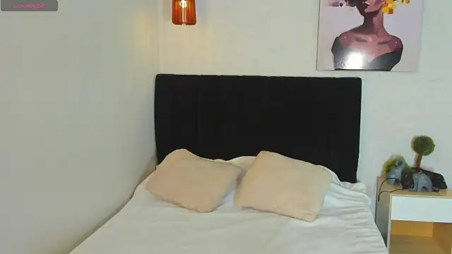 Scarlett  bell online show from September 2025 01:24:02 PM