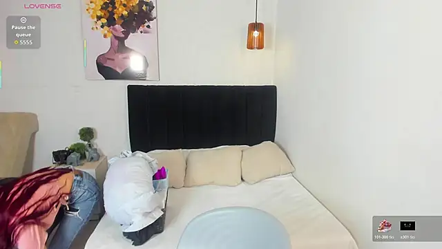 Scarlett  bell online show from October 2025 01:15:02 PM