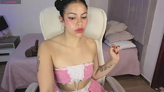 Eliie Ruizz online show from December 2025 04:28:02 AM