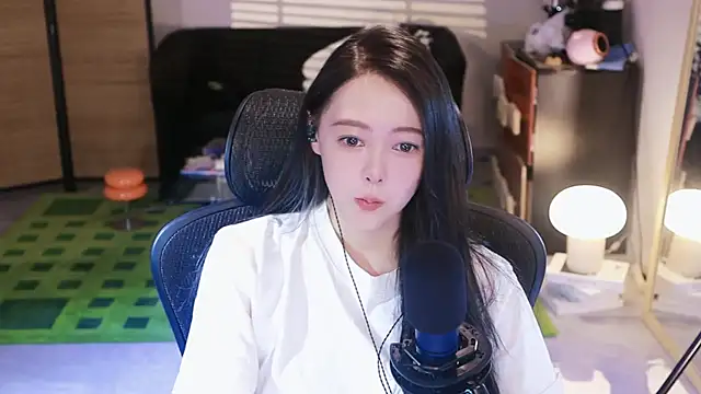 Snapshot of Roseonly_ chatting on October 2025 05:41:01 AM Roseonly  online show from October 2025 05:41:01 AM