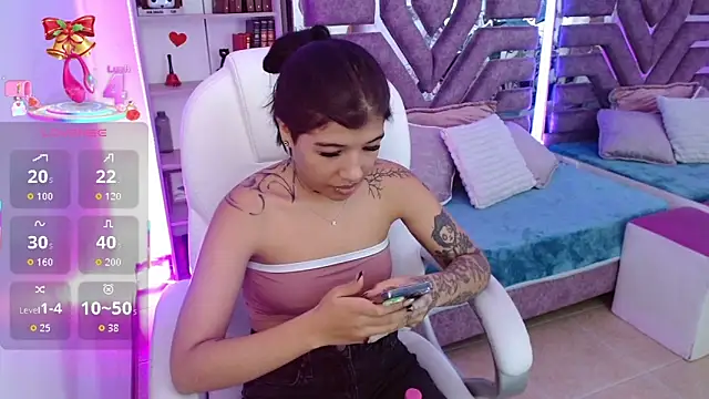 AliceWalker 11 online show from November 2025 06:19:02 PM