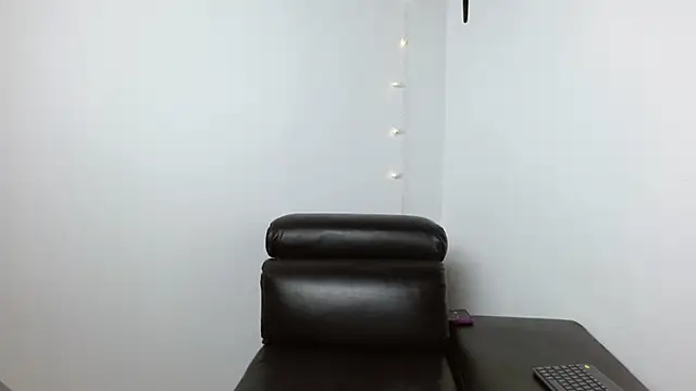 JhoanitaCats online show from December 2024 11:03:01 PM