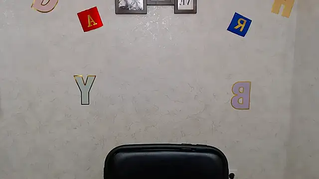 Snapshot of AliceSexyyy_ chatting on February 2025 12:24:01 PM AliceSexyyy  online show from February 2025 12:24:01 PM