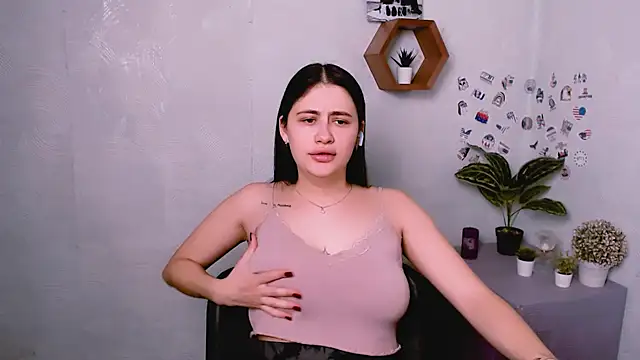 Snapshot of AliceSexyyy_ chatting on September 2025 06:20:01 PM AliceSexyyy  online show from September 2025 06:20:01 PM