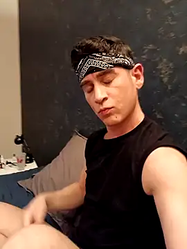 Snapshot of ElyasMatt chatting on January 2025 04:18:02 PM ElyasMatt online show from January 2025 04:18:02 PM