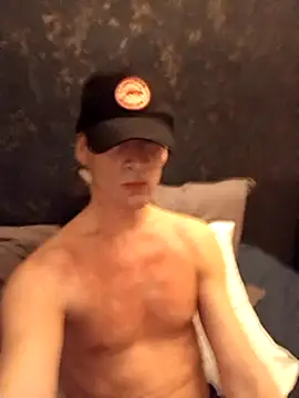 Snapshot of ElyasMatt chatting on February 2025 06:59:01 PM ElyasMatt online show from February 2025 06:59:01 PM