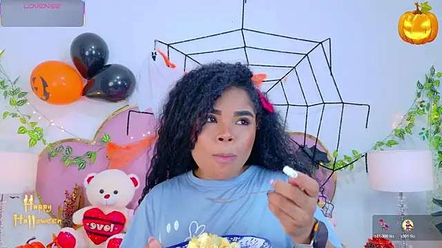 NahiaraReina online show from October 2025 01:12:02 PM