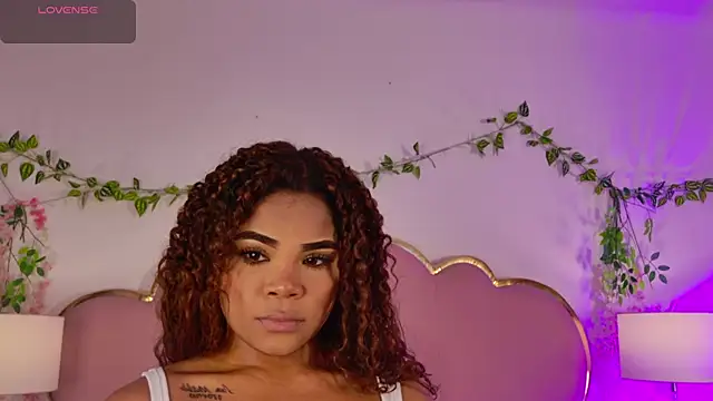 NahiaraReina online show from July 2026 01:46:02 PM