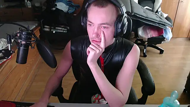 BabyDracoDarkfang online show from May 2026 08:22:01 AM