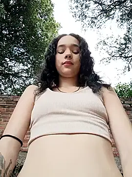 sweet outdoor charm online show from March 2026 08:01:02 PM