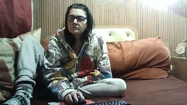 Snapshot of AlanaLaDream chatting on January 2026 06:13:01 PM AlanaLaDream online show from January 2026 06:13:01 PM