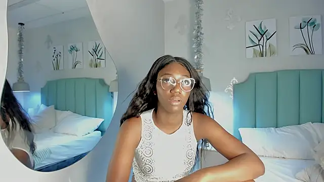Snapshot of Khenta_Michells chatting on February 2025 04:03:01 PM Khenta Michells online show from February 2025 04:03:01 PM