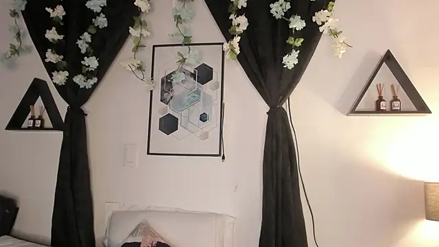 Khenta Michells online show from April 2026 10:27:01 AM