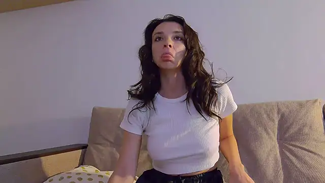 Snapshot of TeenyMariaXx chatting on September 2025 03:52:02 AM TeenyMariaXx online show from September 2025 03:52:02 AM