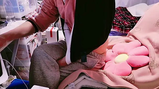 Im IVE LOVE online show from December 2024 02:11:01 PM