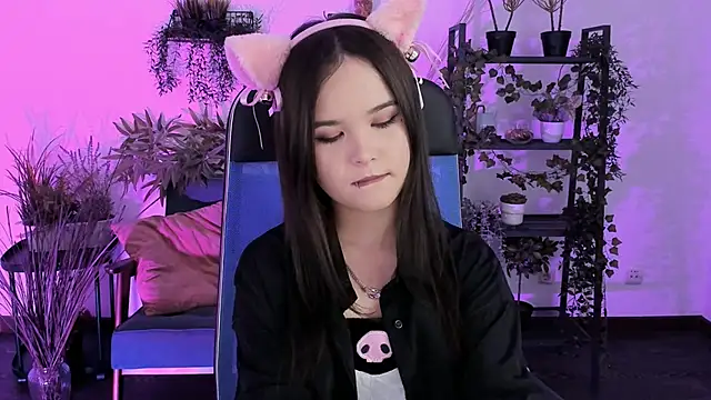 Elainebeness online show from December 2025 08:15:02 PM