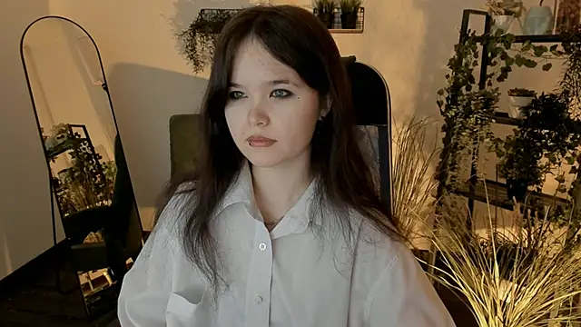 Elainebeness online show from April 2026 10:56:02 PM