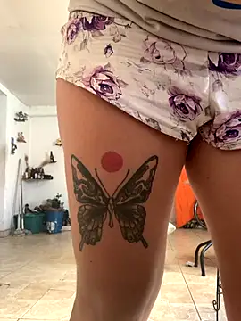 Miss oliviaa online show from December 2025 05:00:01 PM