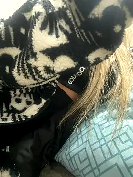 fofinhaa12 online show from December 2025 03:13:01 AM