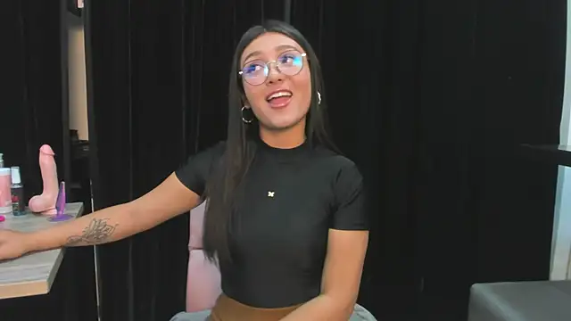 Snapshot of Afrodita_Shalom chatting on December 2024 11:43:02 AM Afrodita Shalom online show from December 2024 11:43:02 AM