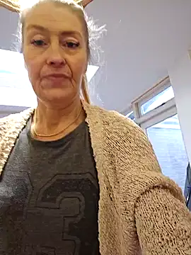 lisalustjouw online show from January 2025 12:03:02 PM