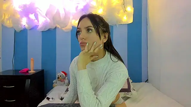 britny clouds online show from December 2024 06:12:01 PM