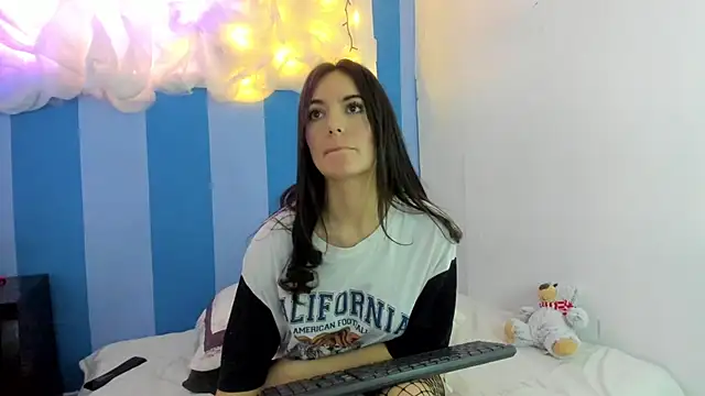 britny clouds online show from December 2024 03:35:01 PM