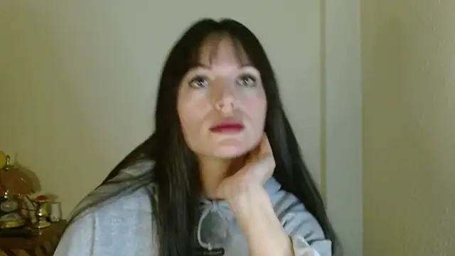 britny clouds online show from November 2025 09:28:01 PM