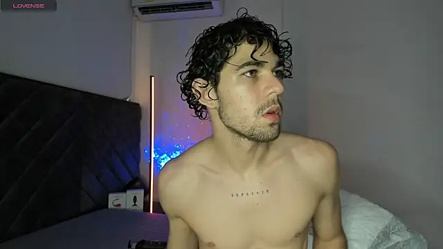 Snapshot of Luca_ferrer_ chatting on February 2026 09:16:01 PM Luca ferrer online show from February 2026 09:16:01 PM