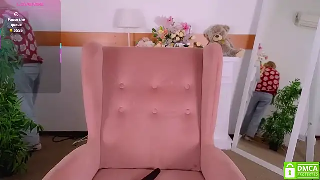 Snapshot of MirraBellanta chatting on October 2025 09:59:02 PM MirraBellanta online show from October 2025 09:59:02 PM