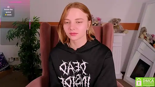 Snapshot of MirraBellanta chatting on November 2025 10:41:02 PM MirraBellanta online show from November 2025 10:41:02 PM