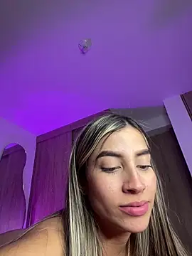 Issabela G1 online show from December 2024 09:45:02 AM