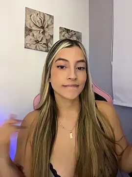 Snapshot of Issabela_G1 chatting on May 2026 11:10:01 PM Issabela G1 online show from May 2026 11:10:01 PM