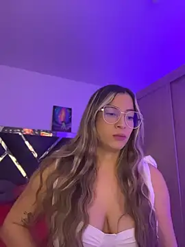 Snapshot of Issabela_G1 chatting on July 2026 03:32:02 AM Issabela G1 online show from July 2026 03:32:02 AM