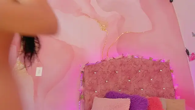 Snapshot of Bella__sweet chatting on December 2024 07:03:02 PM Bella sweet online show from December 2024 07:03:02 PM