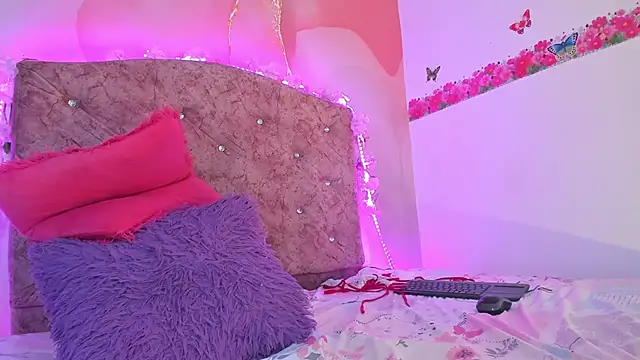 Snapshot of Bella__sweet chatting on January 2025 09:57:02 PM Bella sweet online show from January 2025 09:57:02 PM