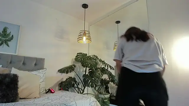 Nami sunny online show from November 2025 06:41:02 PM