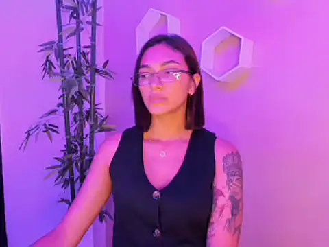 ASIAM BRUNET online show from May 2026 04:04:02 PM